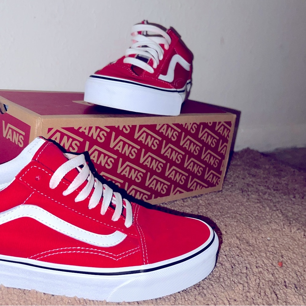 Red Vans Men's Old Skool Sneaker (8)